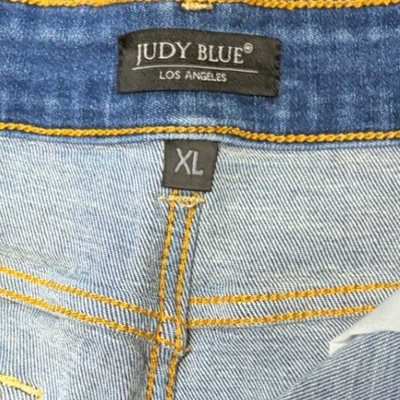 Judy Blue Distressed Cut Off Denim Shorts Wash Blue Womens Size XL Mid Rise - Picture 3 of 3